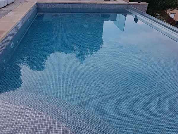 Poolpflege und Poolwartung